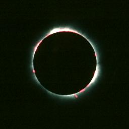 Start of totality, inner corona and prominences